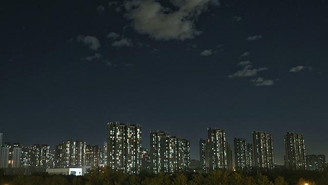 第一次遇到不认识 Noel Gallagher 的人，现场清唱也没用，Oasis 老大傻爆眼